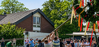 Maibaumsetzen